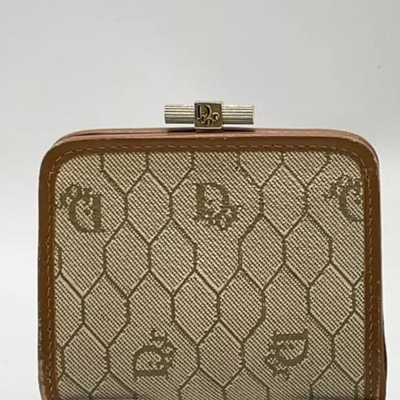 Christian Dior Honeycomb Pattern Clasp PVC Leather Beige Coin Purse - Picture 9 of 9